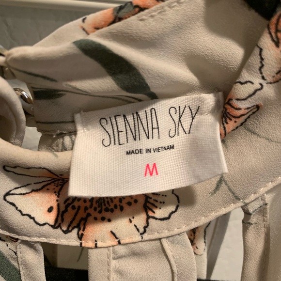 Floral mock neck cold shoulder top - Picture 6 of 6